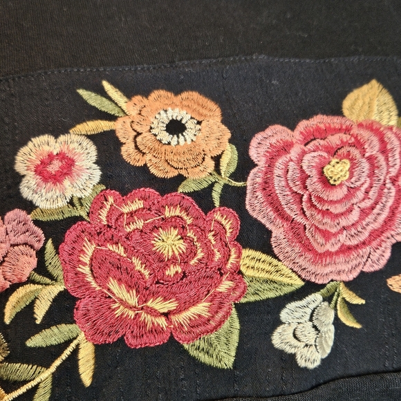 Black embroidered ladies shirt - Picture 2 of 4